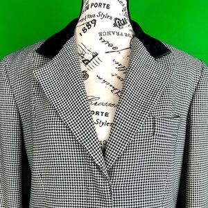 Unique Vintage DKNY 100% Wool Suede Collar Houndtooth Long Blazer. Size 12